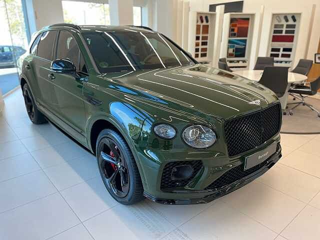 3:Bentley Bentayga, SUV, British Racing Green 4 (Solid), Bentley Madrid
