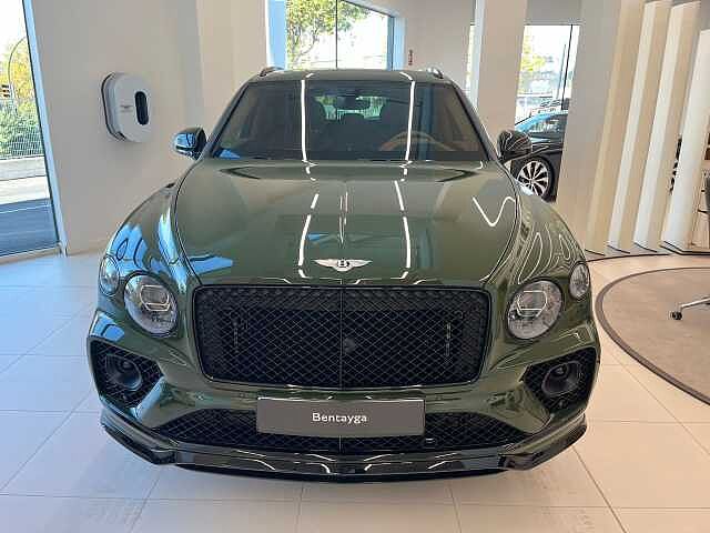 1:Bentley Bentayga, SUV, British Racing Green 4 (Solid), Bentley Madrid