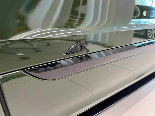 8:Bentley Bentayga, SUV, British Racing Green 4 (Solid), Bentley Madrid