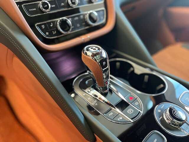 14:Bentley Bentayga, SUV, British Racing Green 4 (Solid), Bentley Madrid