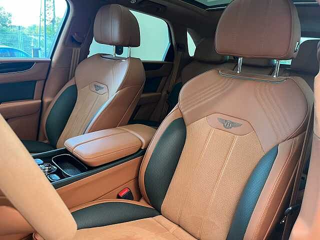 12:Bentley Bentayga, SUV, British Racing Green 4 (Solid), Bentley Madrid