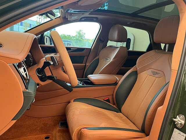 9:Bentley Bentayga, SUV, British Racing Green 4 (Solid), Bentley Madrid