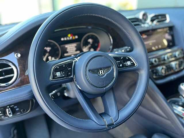 17:Bentley Bentayga, SUV, Black Sapphire over Sequin Blue, Bentley Madrid