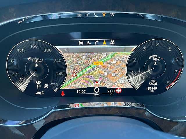 22:Bentley Bentayga, SUV, Black Sapphire over Sequin Blue, Bentley Madrid