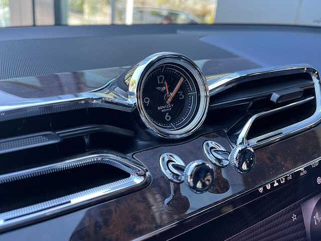 23:Bentley Bentayga, SUV, Black Sapphire over Sequin Blue, Bentley Madrid