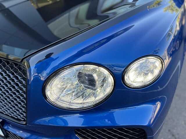 15:Bentley Bentayga, SUV, Black Sapphire over Sequin Blue, Bentley Madrid