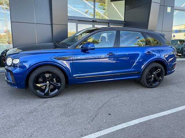 2:Bentley Bentayga, SUV, Black Sapphire over Sequin Blue, Bentley Madrid