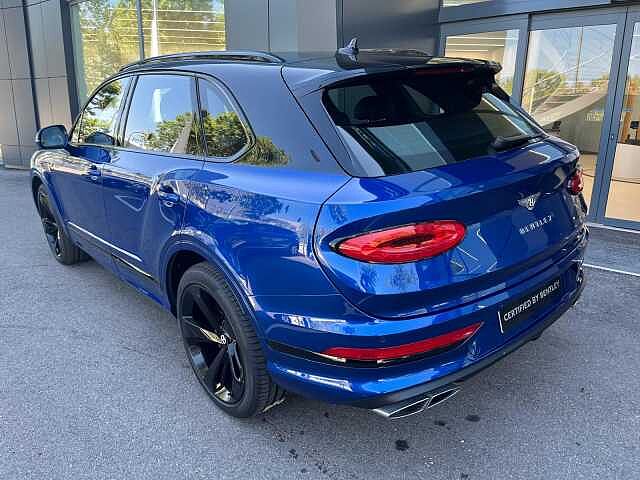 11:Bentley Bentayga, SUV, Black Sapphire over Sequin Blue, Bentley Madrid