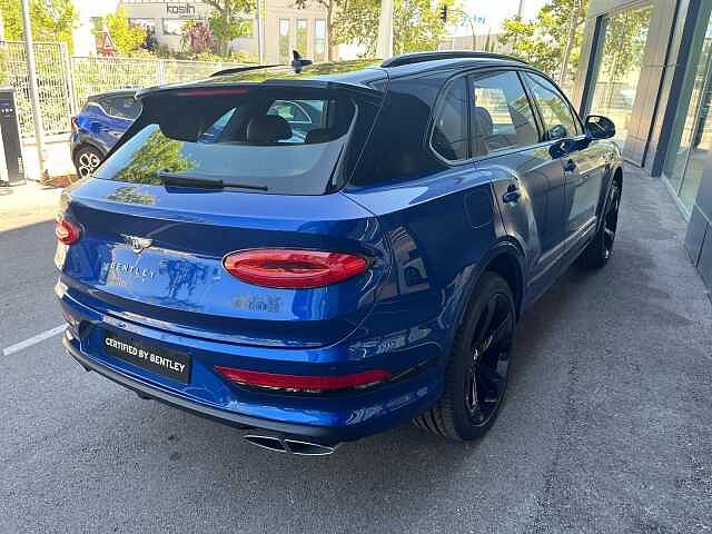 14:Bentley Bentayga, SUV, Black Sapphire over Sequin Blue, Bentley Madrid