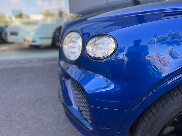 4:Bentley Bentayga, SUV, Black Sapphire over Sequin Blue, Bentley Madrid